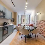 Spacious Air-conditioned In Bastille, 11th