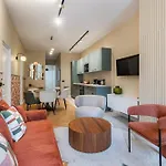 Spacious Air-conditioned In Bastille, 11th Apartmán