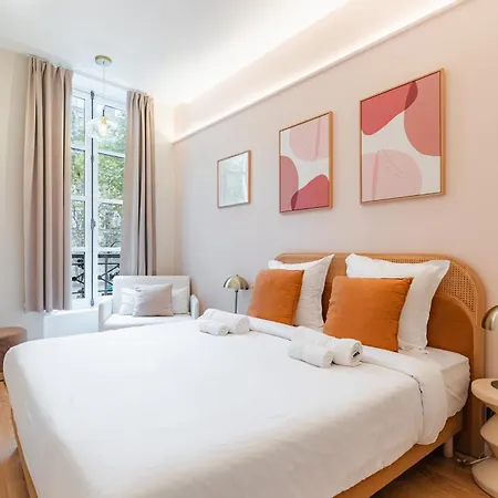 Spacious Air-conditioned In Bastille, 11th Lejlighed