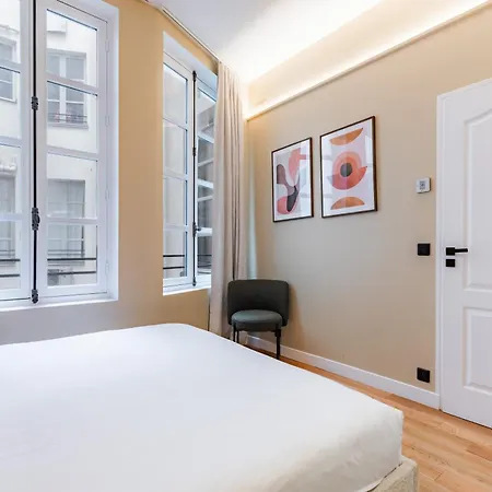 Spacious Air-conditioned In Bastille, 11th