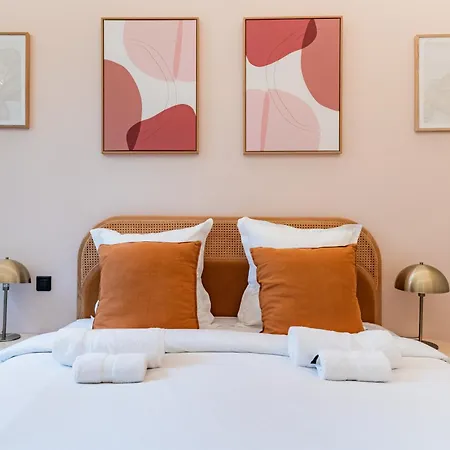 Spacious Air-conditioned In Bastille, 11th