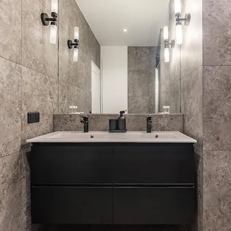 Spacious Air-conditioned In Bastille, 11th Apartament *