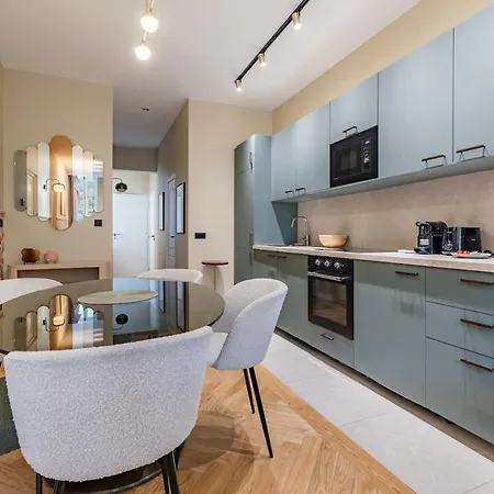 Spacious Air-conditioned In Bastille, 11th
