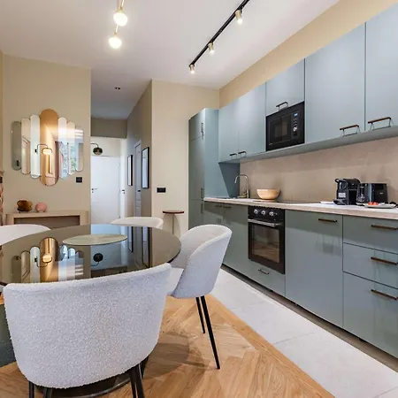 Spacious Air-conditioned In Bastille, 11th Apartment *