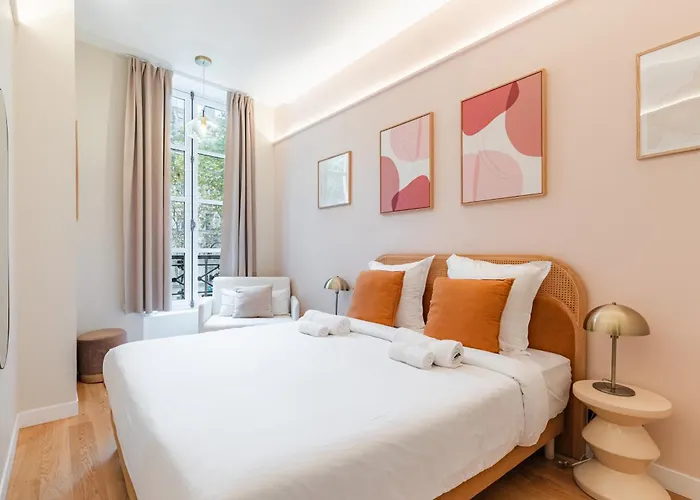 Spacious Air-conditioned In Bastille, 11th Lejlighed
