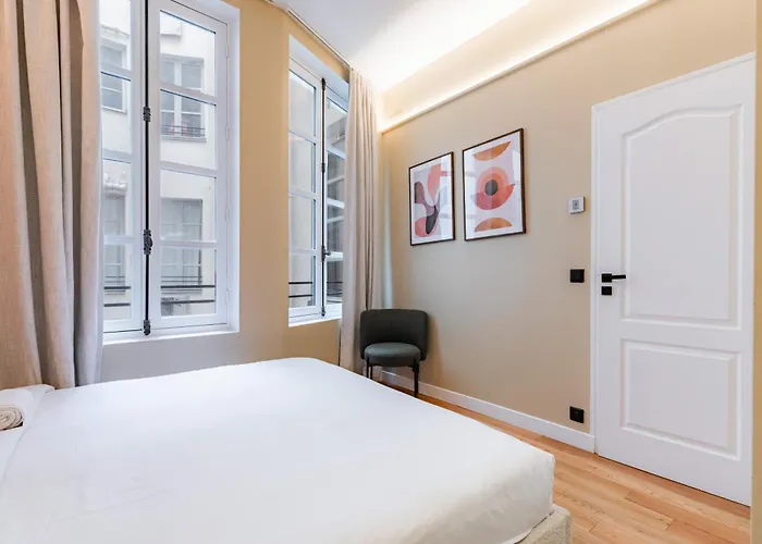 Spacious Air-conditioned In Bastille, 11th