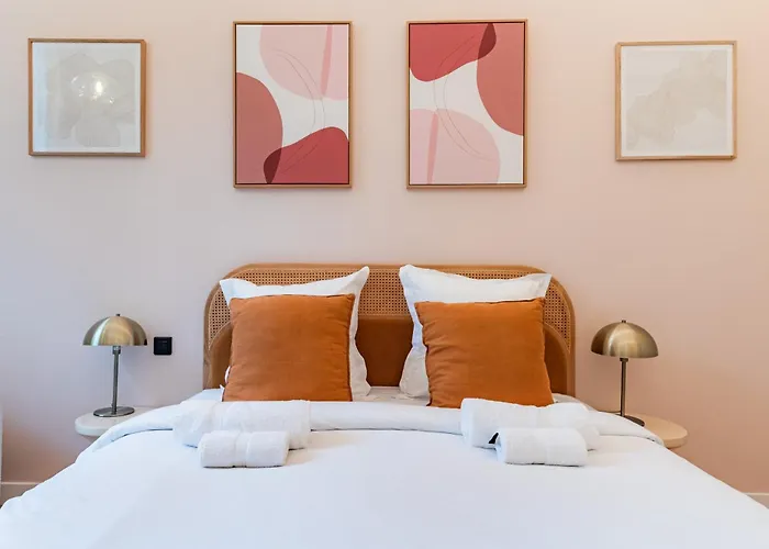 Spacious Air-conditioned In Bastille, 11th