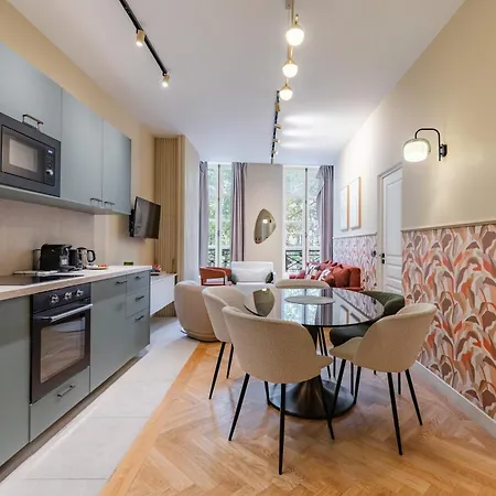 Spacious Air-conditioned In Bastille, 11th